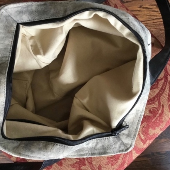 NWOT ‘VINTAGE’ Zip Tote - Picture 4 of 5